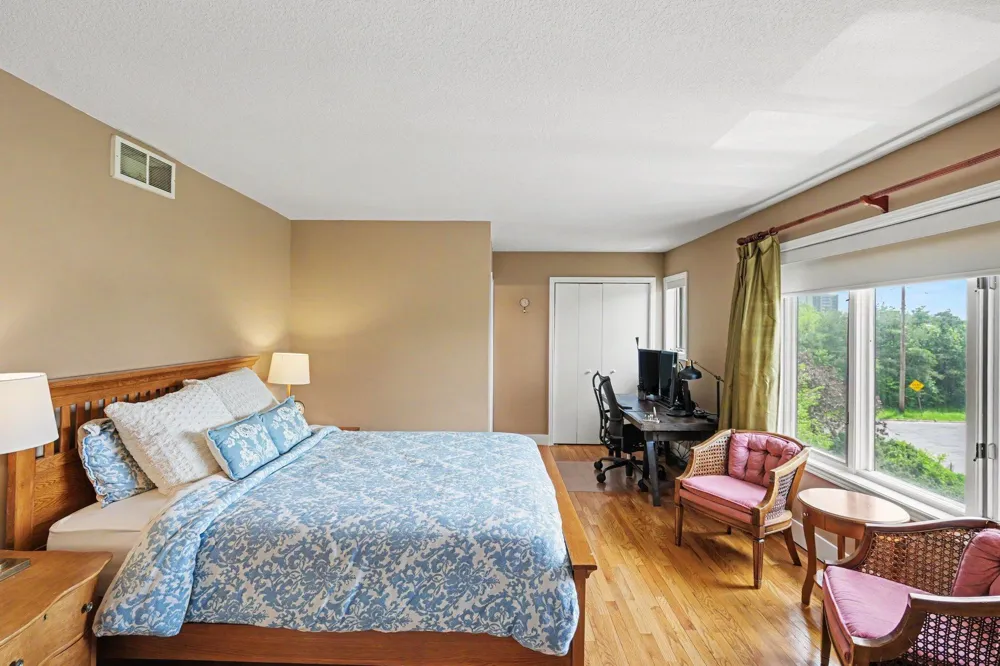 921 Dartmouth Avenue SE Minneapolis, MN 55414