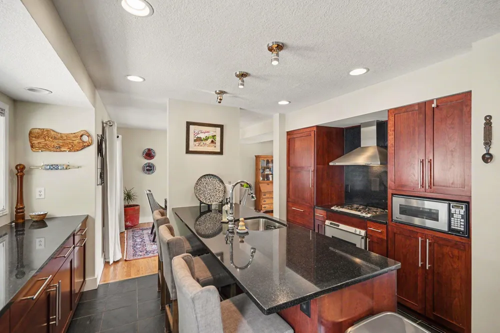 921 Dartmouth Avenue SE Minneapolis, MN 55414