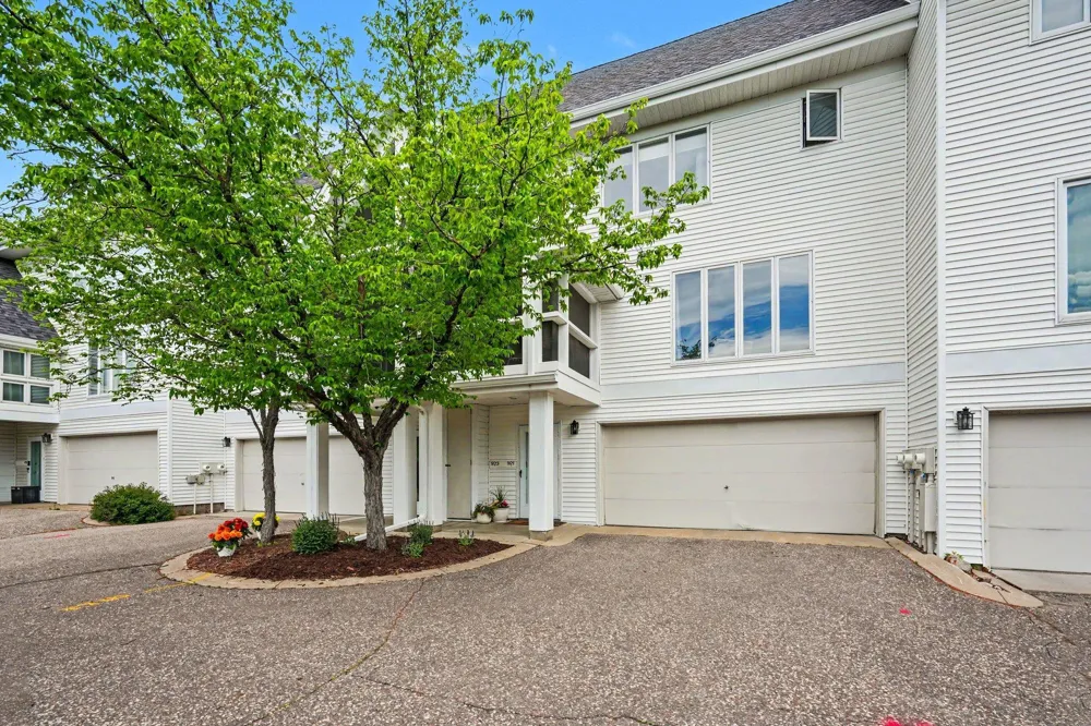 921 Dartmouth Avenue SE Minneapolis, MN 55414