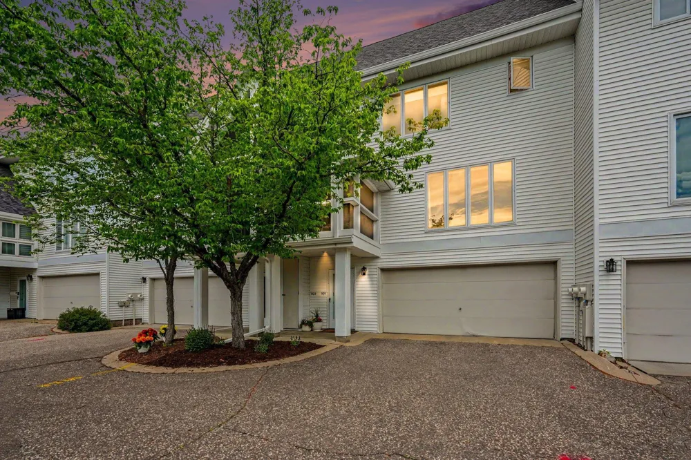 921 Dartmouth Avenue SE Minneapolis, MN 55414
