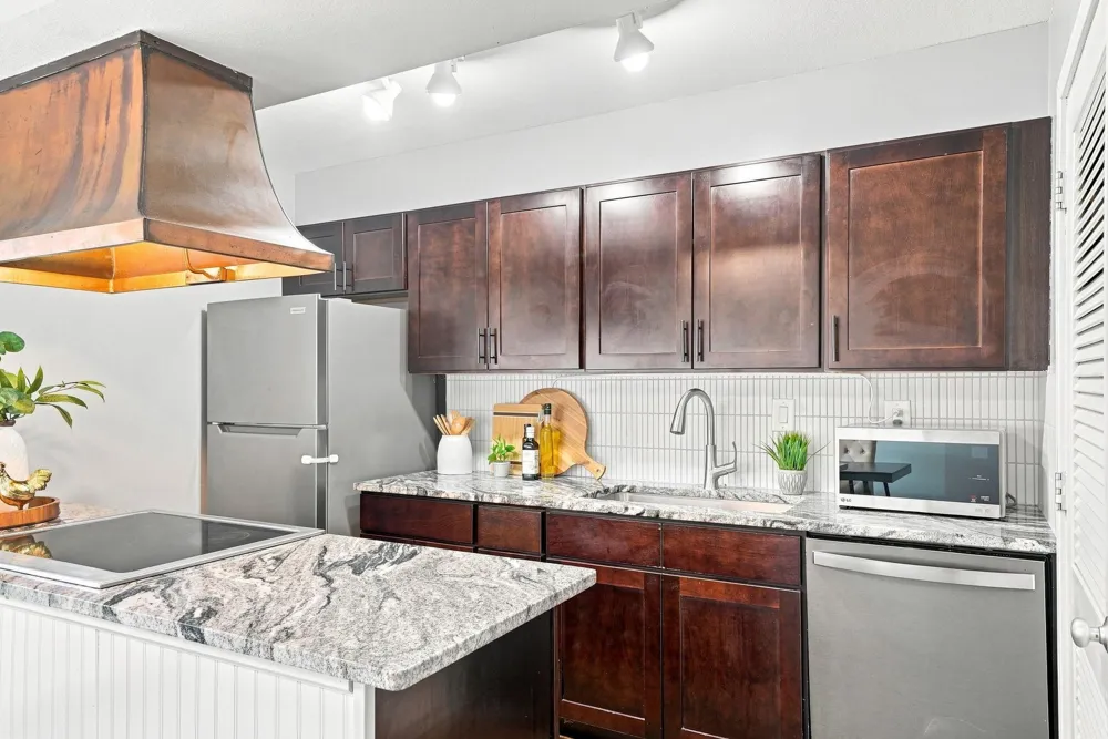 6399 Barrie Road Edina, MN 55435
