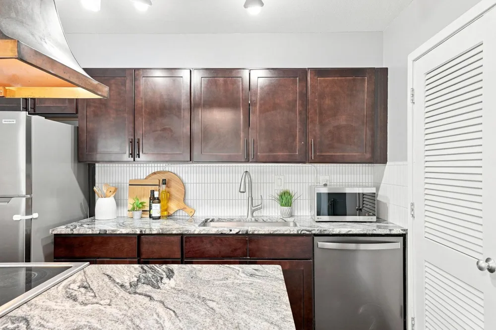 6399 Barrie Road Edina, MN 55435