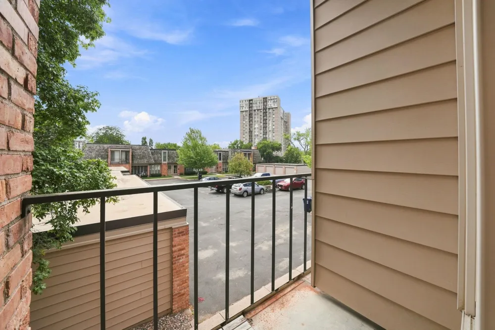 6399 Barrie Road Edina, MN 55435