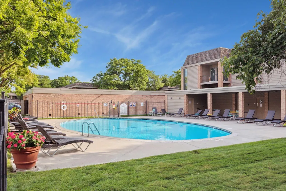 6399 Barrie Road Edina, MN 55435