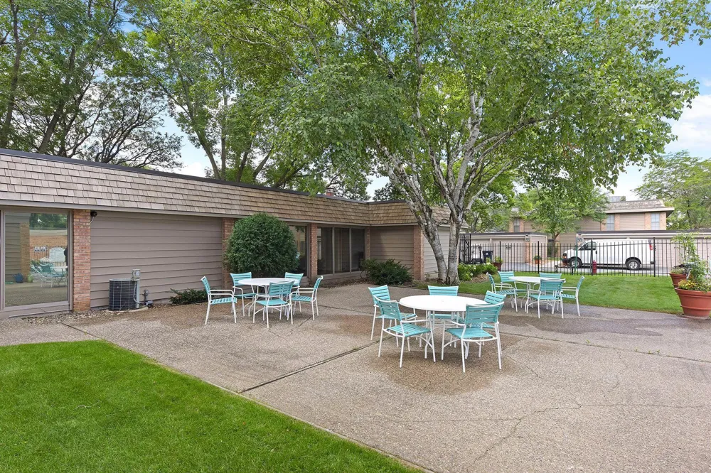 6399 Barrie Road Edina, MN 55435