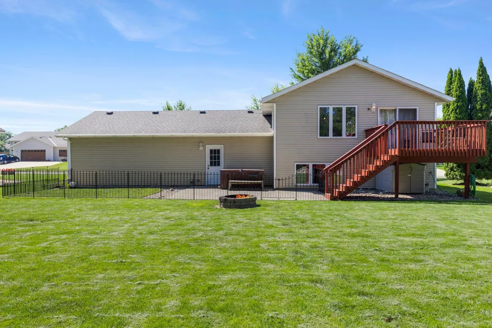 1291 Bellflower Lane NE Owatonna, MN 55060