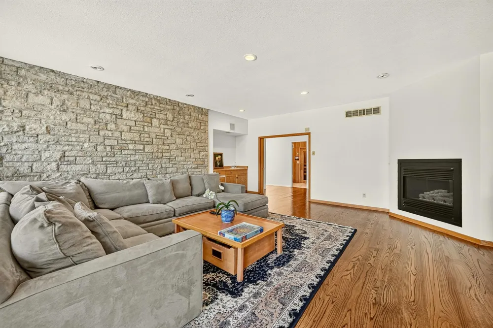 1061 Plummer Lane SW Rochester, MN 55902