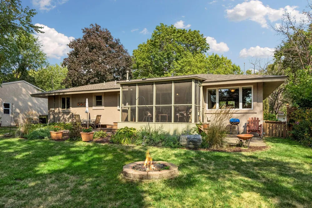 12718 Dupont Avenue S Burnsville, MN 55337