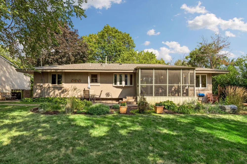 12718 Dupont Avenue S Burnsville, MN 55337