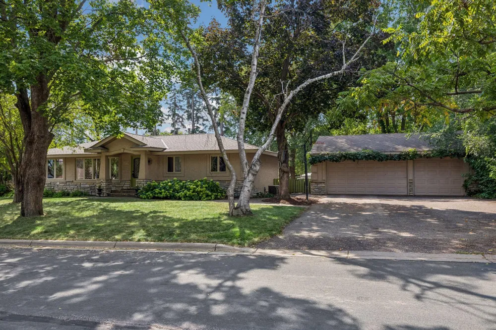 12718 Dupont Avenue S Burnsville, MN 55337