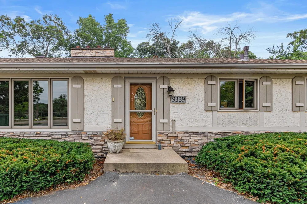 9339 Cedar Lake Road S Saint Louis Park, MN 55426