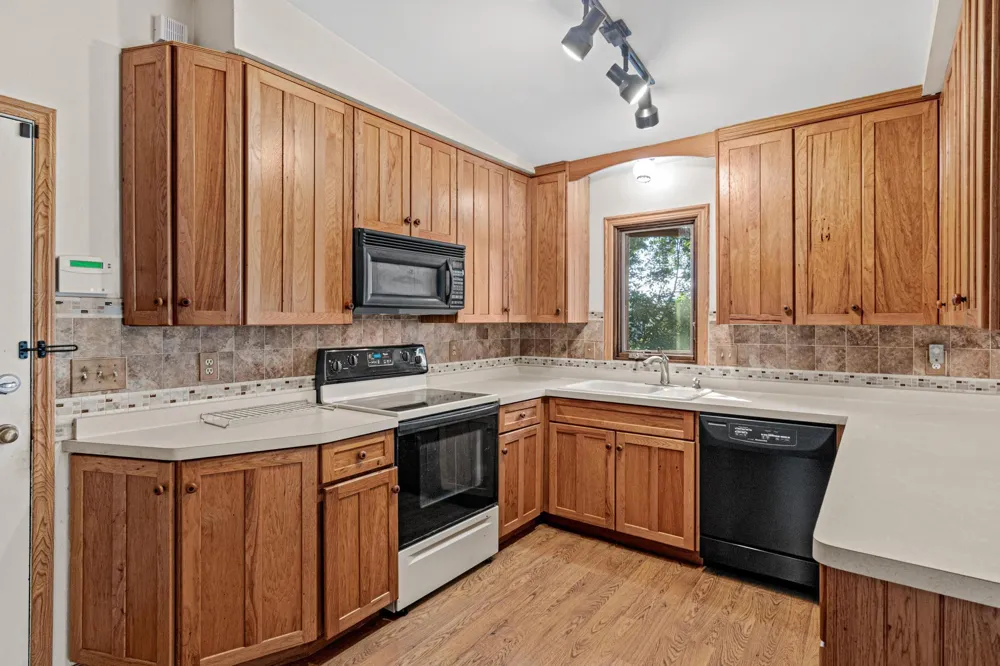 9339 Cedar Lake Road S Saint Louis Park, MN 55426