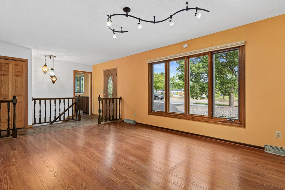 9339 Cedar Lake Road S Saint Louis Park, MN 55426