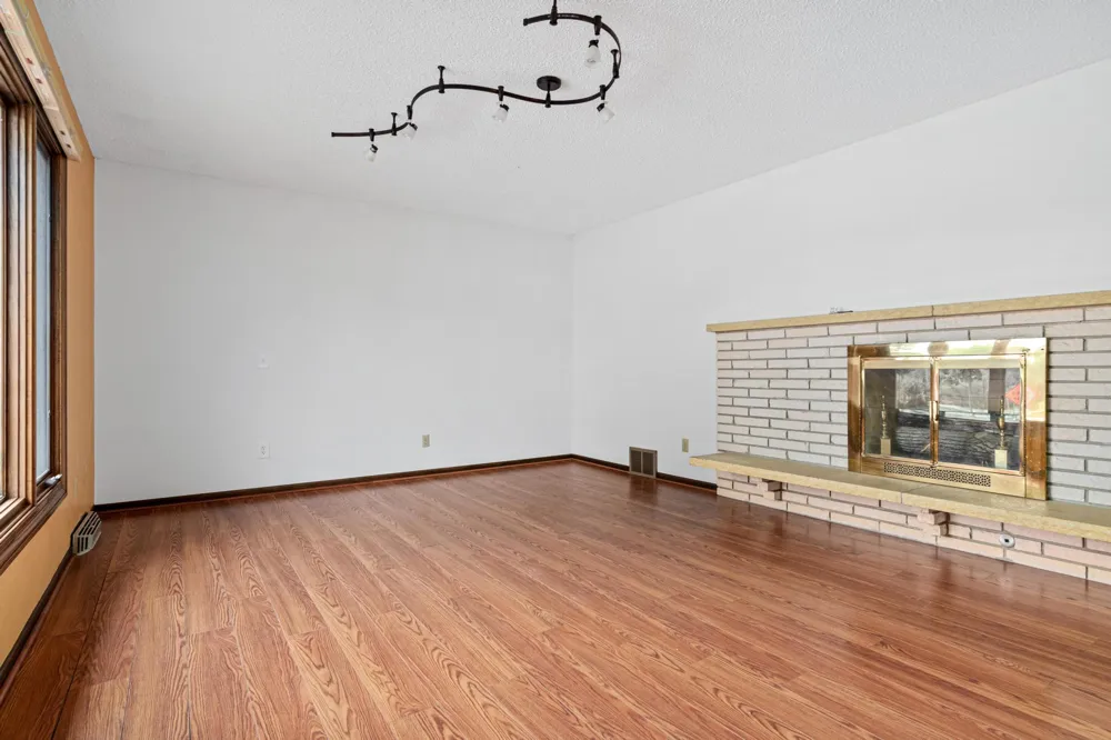 9339 Cedar Lake Road S Saint Louis Park, MN 55426