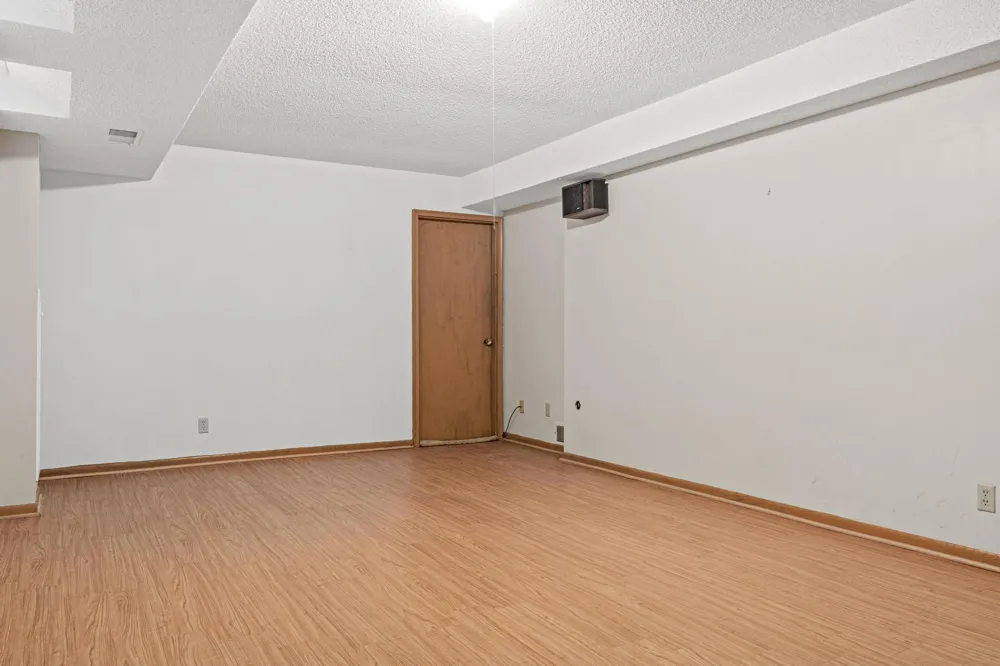 9339 Cedar Lake Road S Saint Louis Park, MN 55426