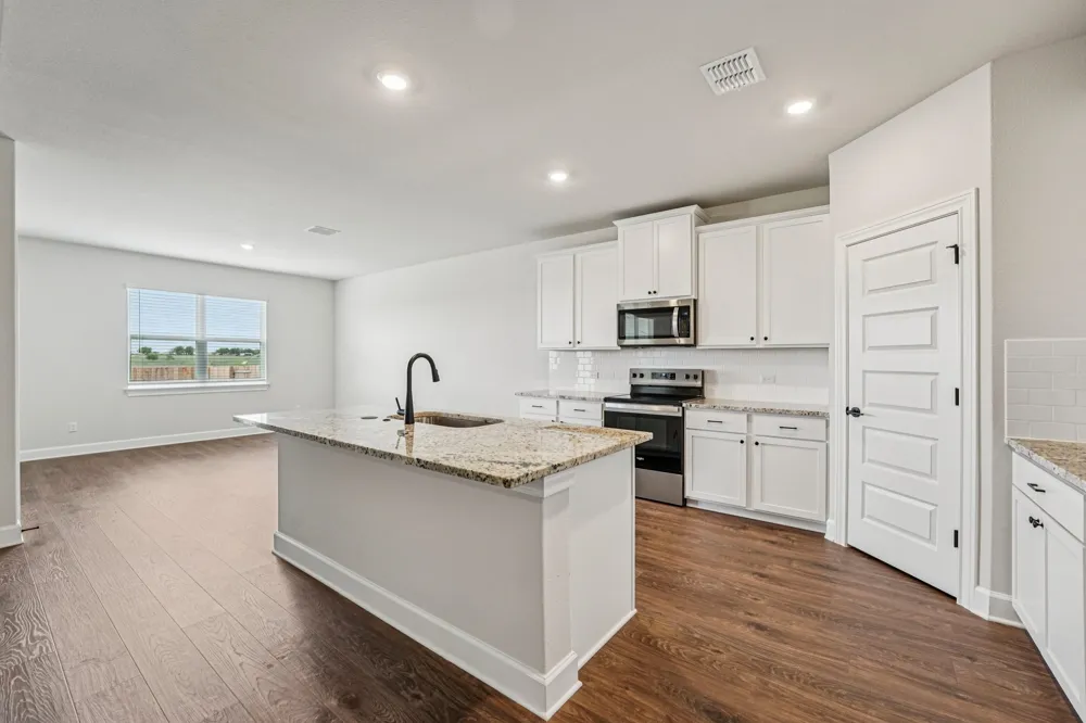 501 W Luna Blue Lane Jarrell, TX 76537