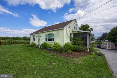 55 LARKSPUR LN