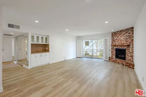 2385 Roscomare Road #D15