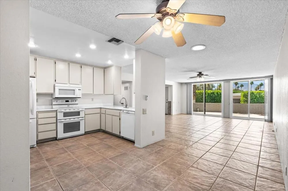 2620 Whitewater Club Drive #D Palm Springs, CA 92262