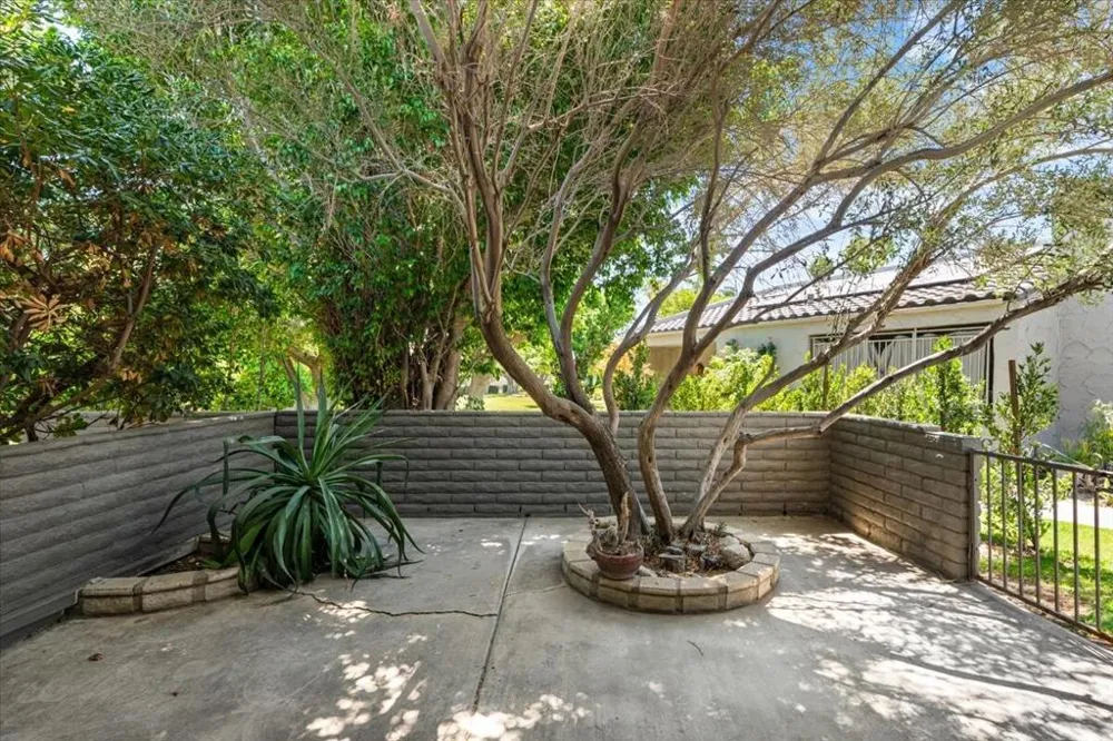 2620 Whitewater Club Drive #D Palm Springs, CA 92262