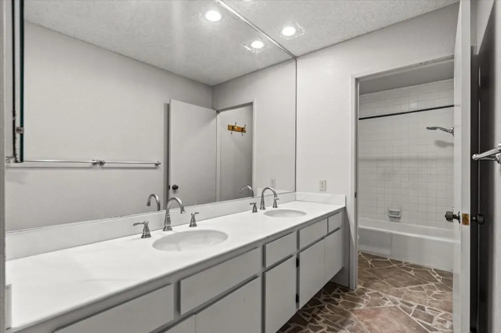 2620 Whitewater Club Drive #D Palm Springs, CA 92262