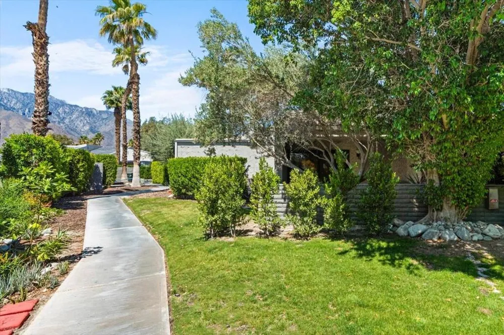 2620 Whitewater Club Drive #D Palm Springs, CA 92262