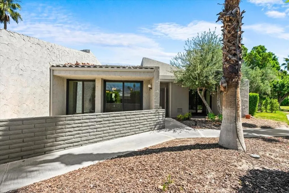 2620 Whitewater Club Drive #D Palm Springs, CA 92262