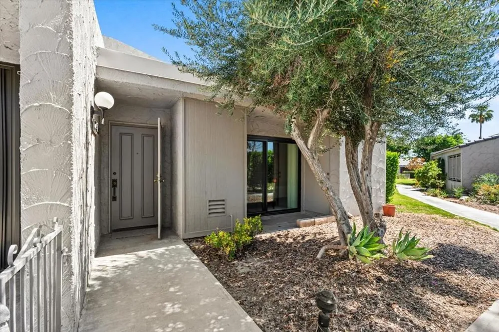 2620 Whitewater Club Drive #D Palm Springs, CA 92262