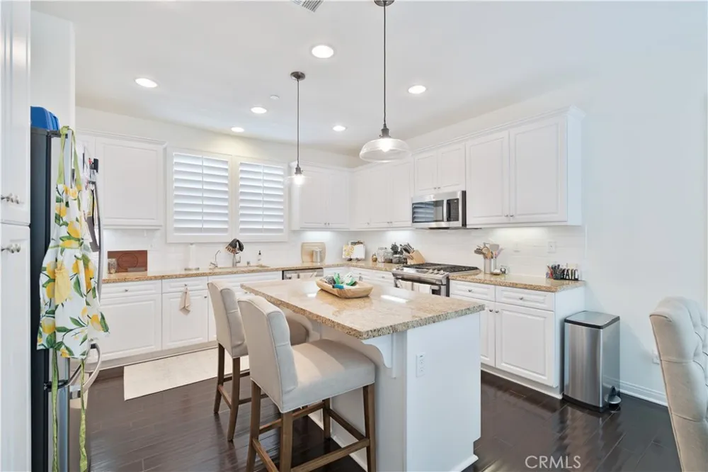 21737 Propello Saugus, CA 91350