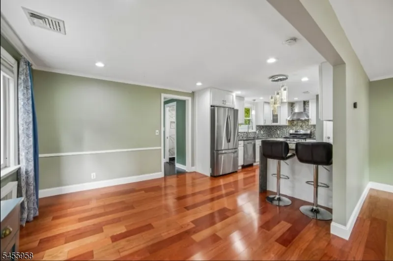 47 W Lawn Rd Livingston, NJ 07039
