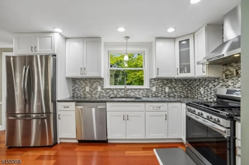 47 W Lawn Rd Livingston, NJ 07039