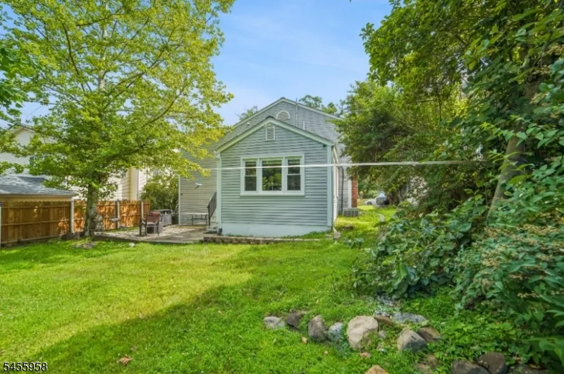 47 W Lawn Rd Livingston, NJ 07039