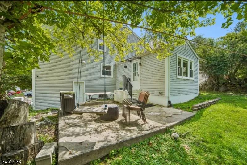 47 W Lawn Rd Livingston, NJ 07039