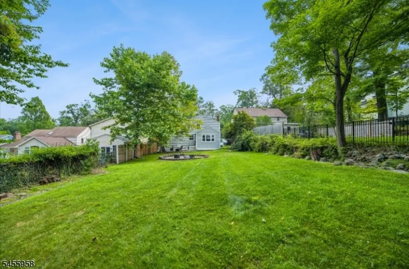 47 W Lawn Rd Livingston, NJ 07039