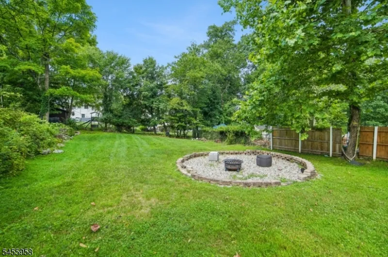 47 W Lawn Rd Livingston, NJ 07039