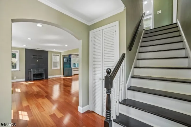 47 W Lawn Rd Livingston, NJ 07039