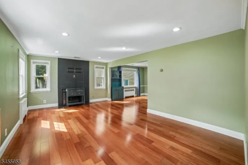47 W Lawn Rd Livingston, NJ 07039