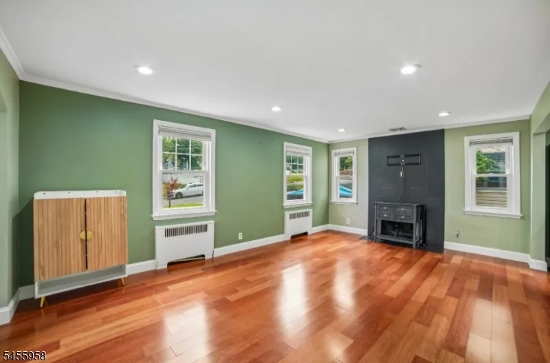 47 W Lawn Rd Livingston, NJ 07039