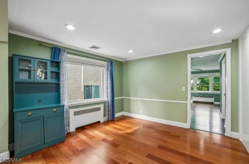 47 W Lawn Rd Livingston, NJ 07039