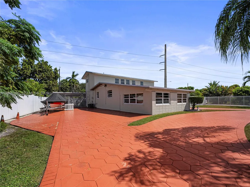 8241 SW 12th Ter Miami, FL 33144