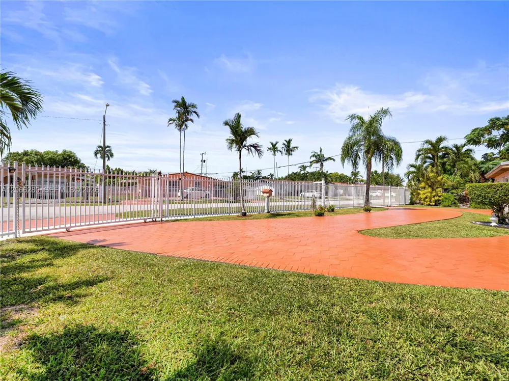 8241 SW 12th Ter Miami, FL 33144