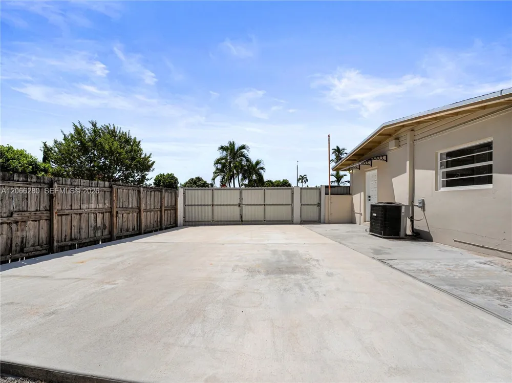 8241 SW 12th Ter Miami, FL 33144