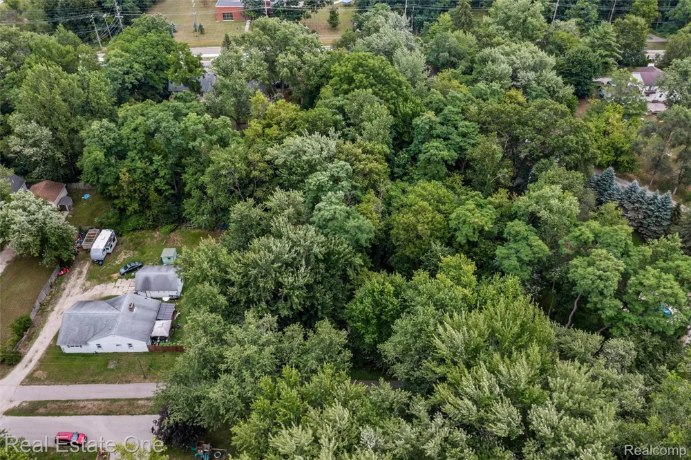 Tamworth Street Commerce Charter Township, MI 48382