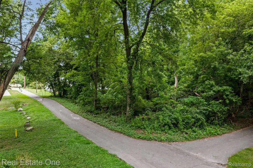 Tamworth Street Commerce Charter Township, MI 48382