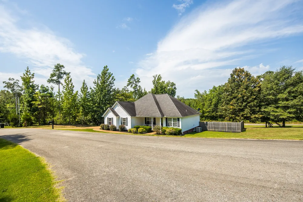405 Persimmon Ln Lexington, TN 38351