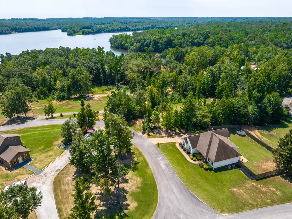 405 Persimmon Ln Lexington, TN 38351
