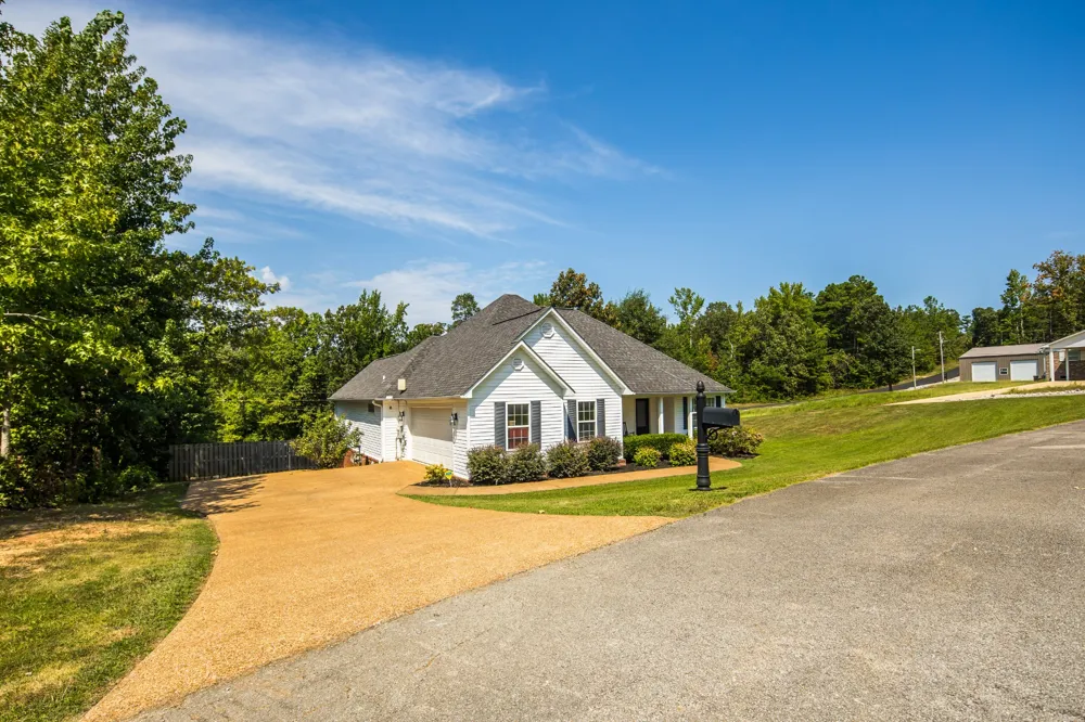 405 Persimmon Ln Lexington, TN 38351