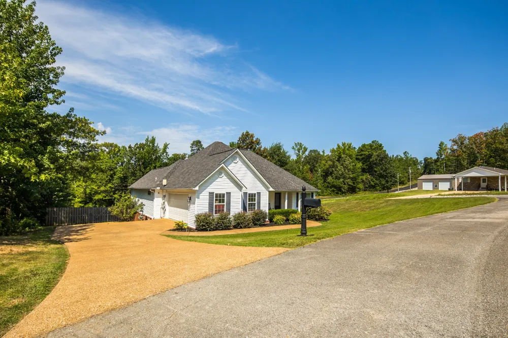 405 Persimmon Ln Lexington, TN 38351
