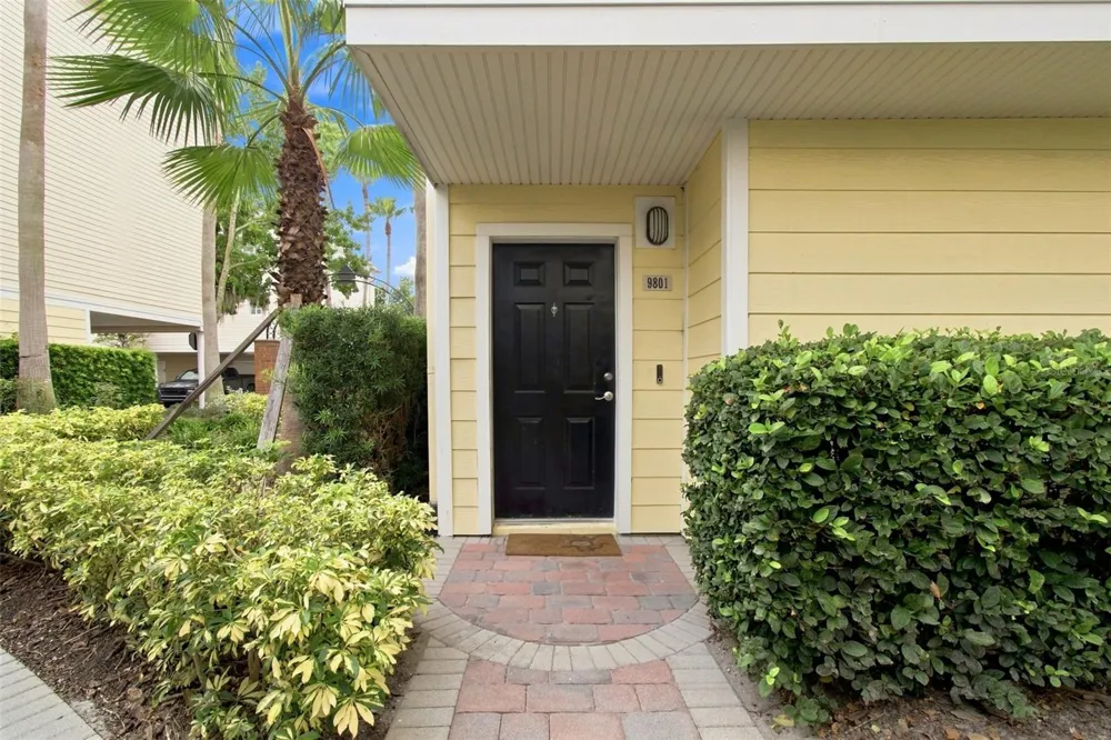 9801 MEADOW FIELD CIRCLE Tampa, FL 33626