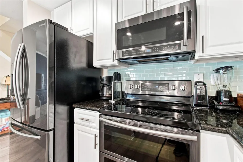 9801 MEADOW FIELD CIRCLE Tampa, FL 33626